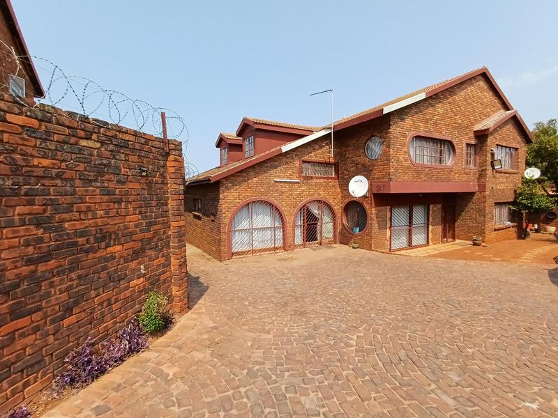 9 Bedroom Property for Sale in Laudium Gauteng