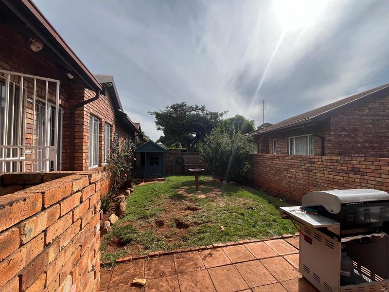 To Let 3 Bedroom Property for Rent in Birchleigh North Gauteng