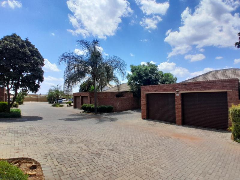 3 Bedroom Property for Sale in Heuwelsig Estate Gauteng