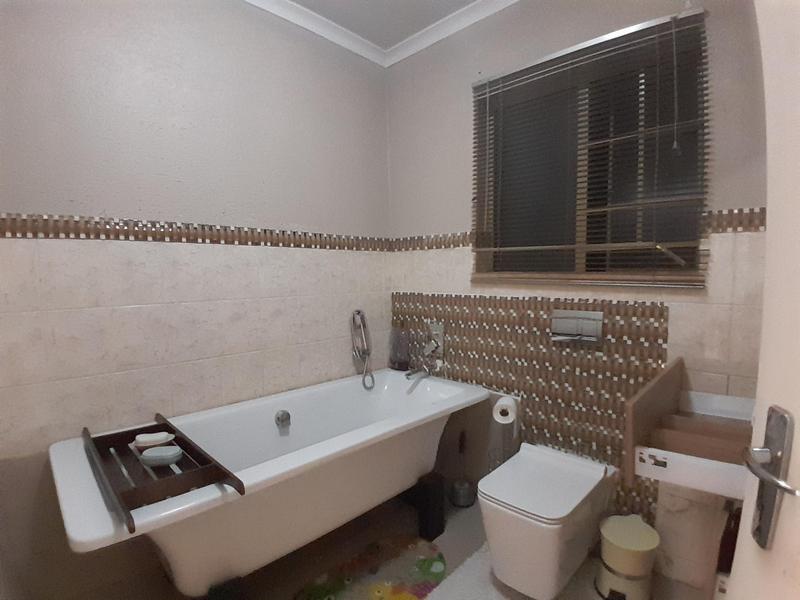 3 Bedroom Property for Sale in Heuwelsig Estate Gauteng