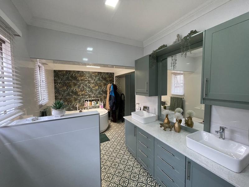 4 Bedroom Property for Sale in Alberante Gauteng