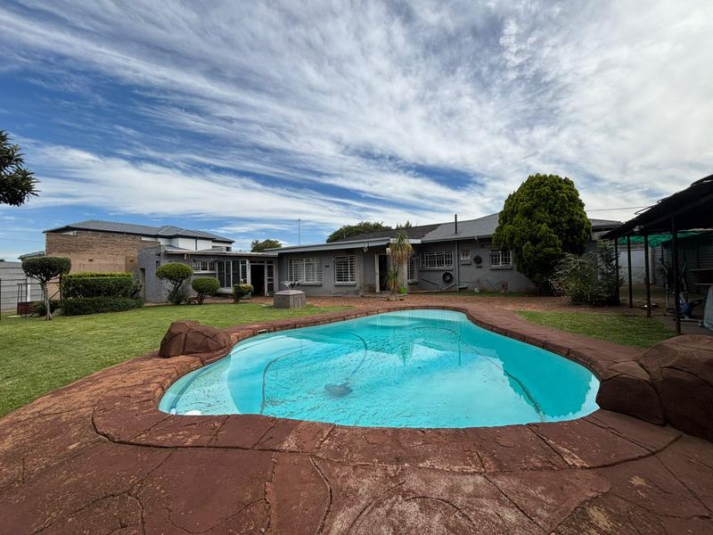 4 Bedroom Property for Sale in Discovery Gauteng