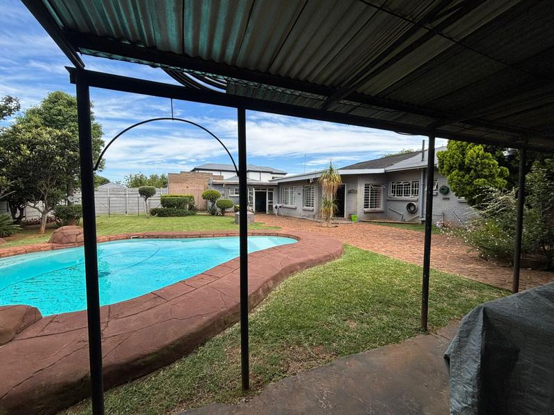 4 Bedroom Property for Sale in Discovery Gauteng