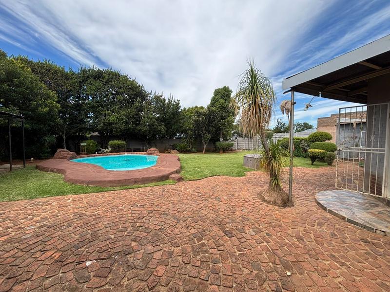 4 Bedroom Property for Sale in Discovery Gauteng