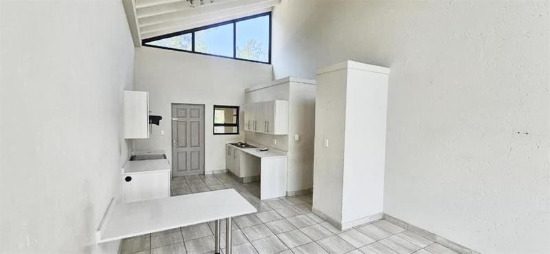 To Let 2 Bedroom Property for Rent in Beverley Gauteng