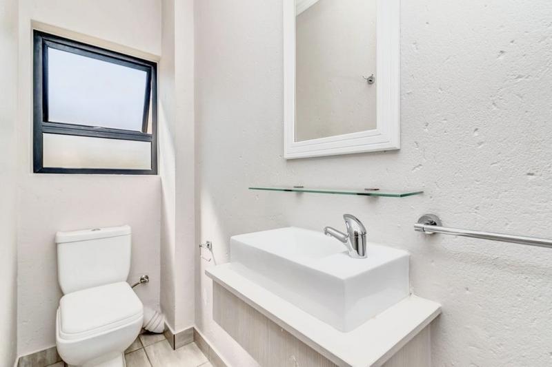 To Let 2 Bedroom Property for Rent in Beverley Gauteng