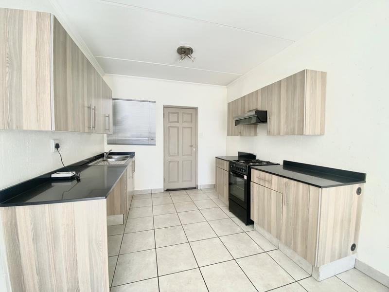 To Let 2 Bedroom Property for Rent in Beverley Gauteng