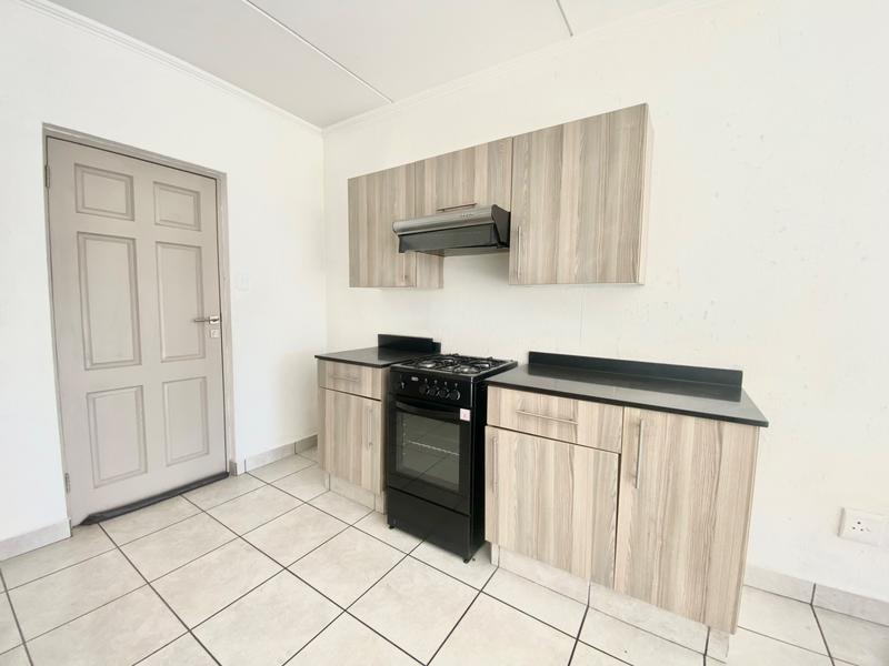 To Let 2 Bedroom Property for Rent in Beverley Gauteng