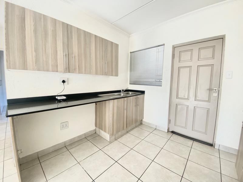 To Let 2 Bedroom Property for Rent in Beverley Gauteng