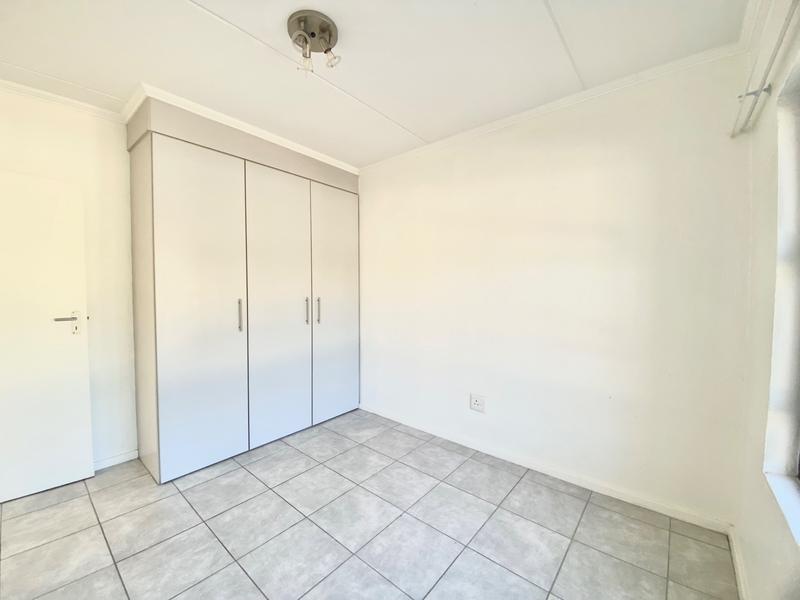To Let 2 Bedroom Property for Rent in Beverley Gauteng
