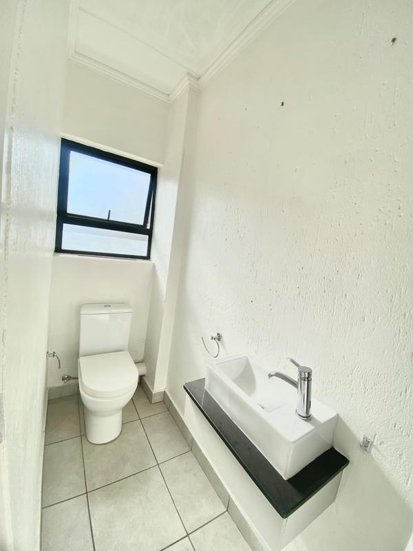 To Let 2 Bedroom Property for Rent in Beverley Gauteng