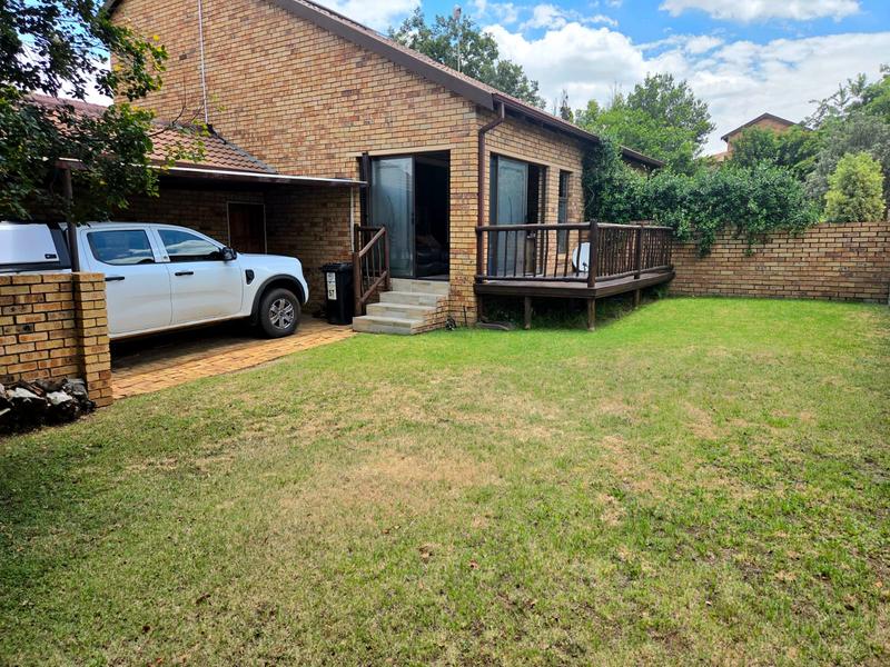 2 Bedroom Property for Sale in Rooihuiskraal North Gauteng