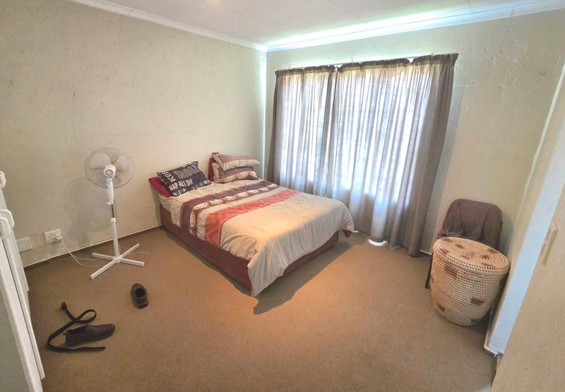 2 Bedroom Property for Sale in Rooihuiskraal North Gauteng