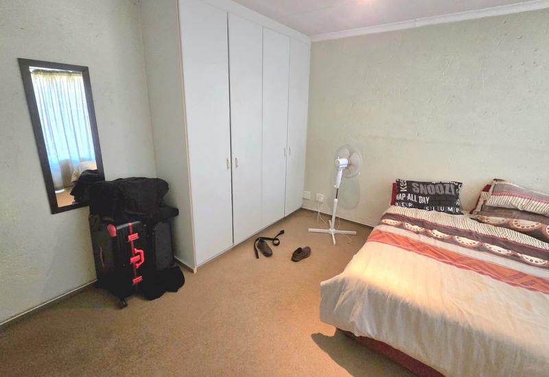 2 Bedroom Property for Sale in Rooihuiskraal North Gauteng