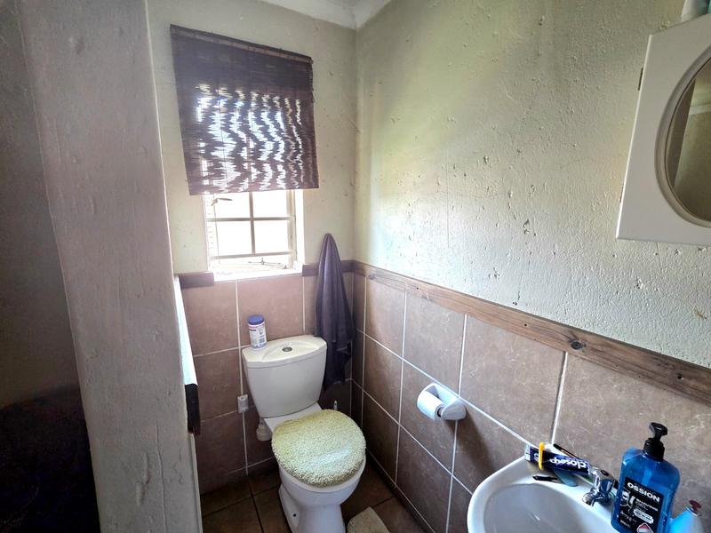 2 Bedroom Property for Sale in Rooihuiskraal North Gauteng
