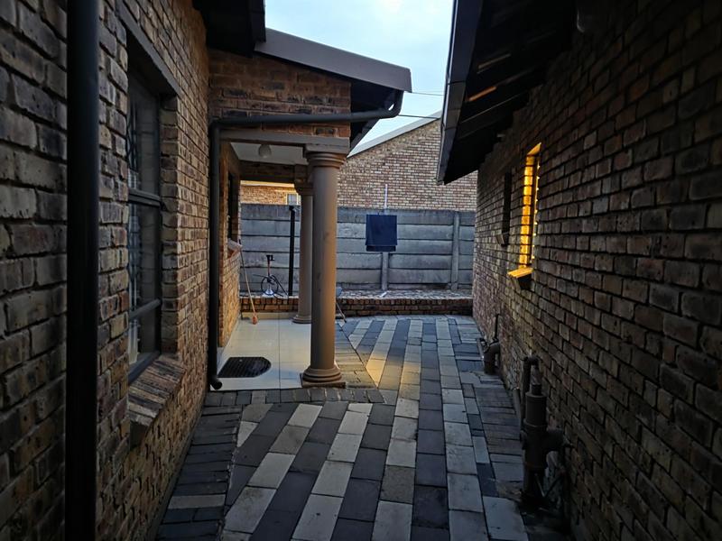 5 Bedroom Property for Sale in Norkem Park Gauteng