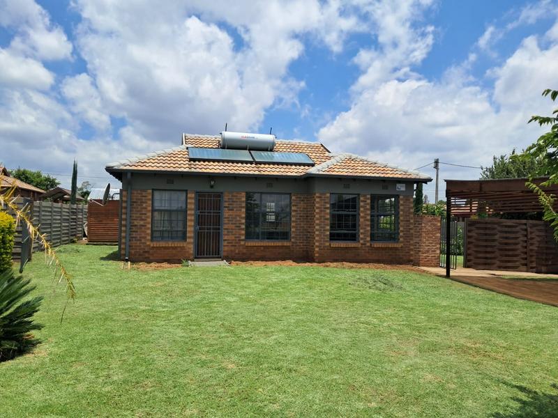 3 Bedroom Property for Sale in Clayville Gauteng