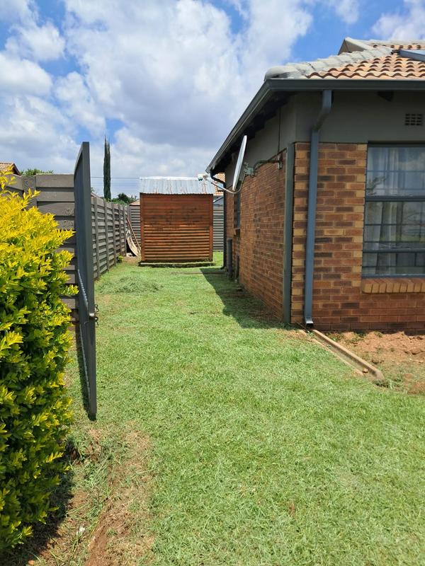 3 Bedroom Property for Sale in Clayville Gauteng