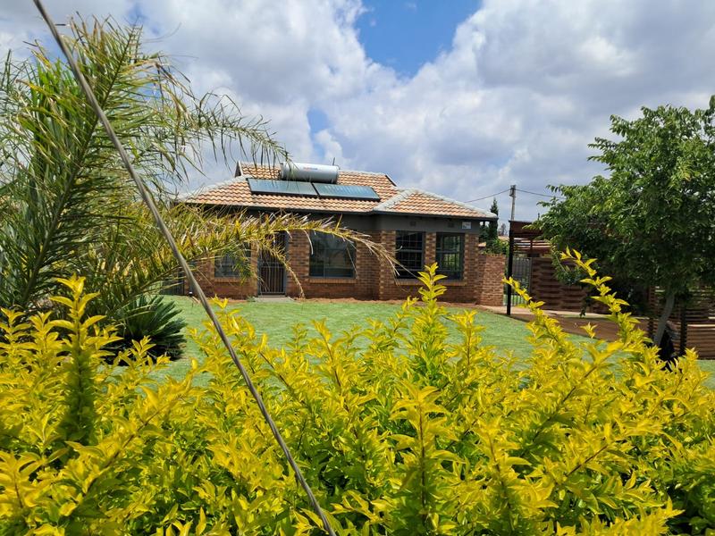 3 Bedroom Property for Sale in Clayville Gauteng