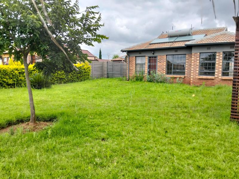 3 Bedroom Property for Sale in Clayville Gauteng