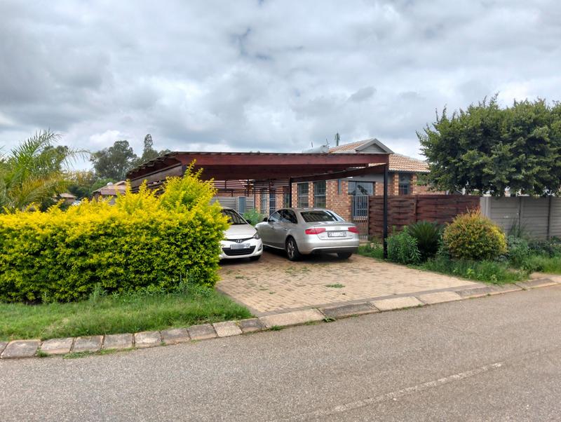3 Bedroom Property for Sale in Clayville Gauteng
