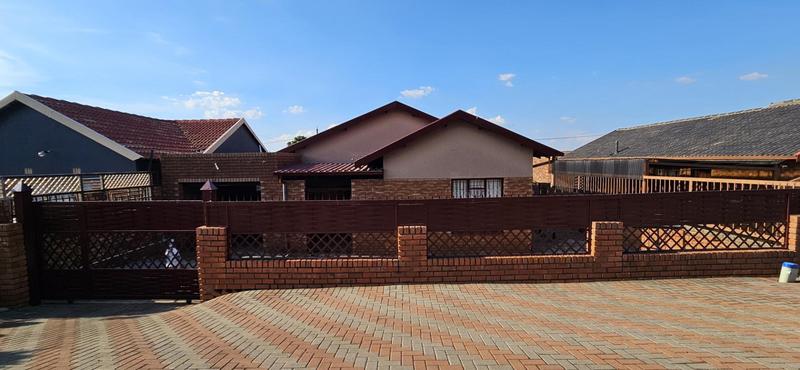 4 Bedroom Property for Sale in Atteridgeville Gauteng
