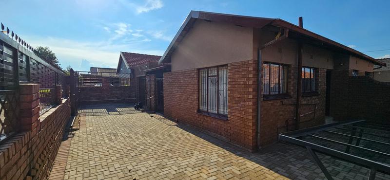 4 Bedroom Property for Sale in Atteridgeville Gauteng