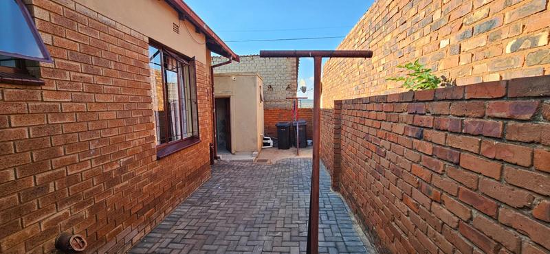 4 Bedroom Property for Sale in Atteridgeville Gauteng