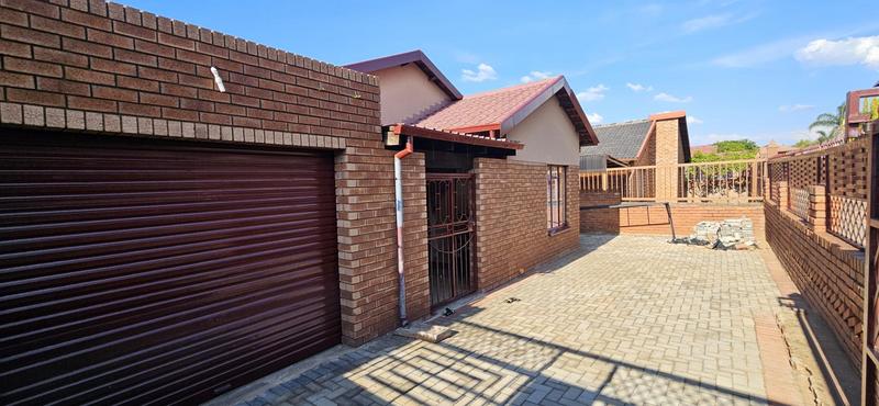 4 Bedroom Property for Sale in Atteridgeville Gauteng