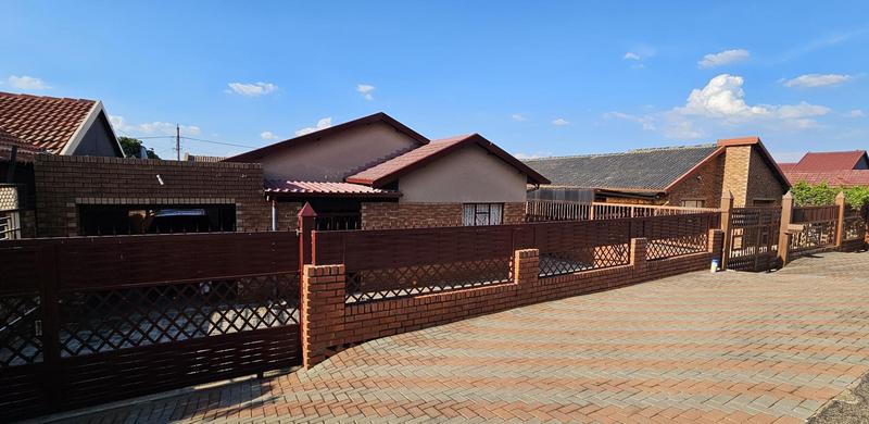 4 Bedroom Property for Sale in Atteridgeville Gauteng