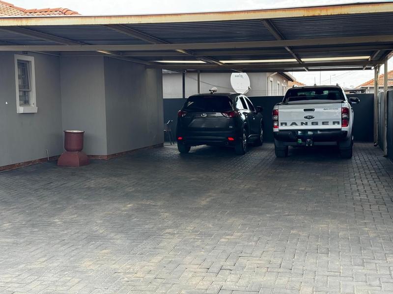 4 Bedroom Property for Sale in Lotus Gardens Gauteng