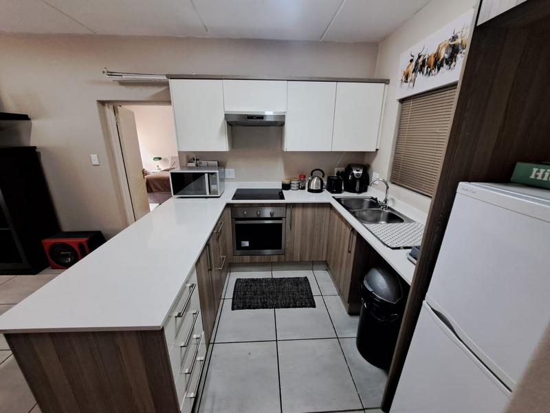 2 Bedroom Property for Sale in Die Hoewes Gauteng