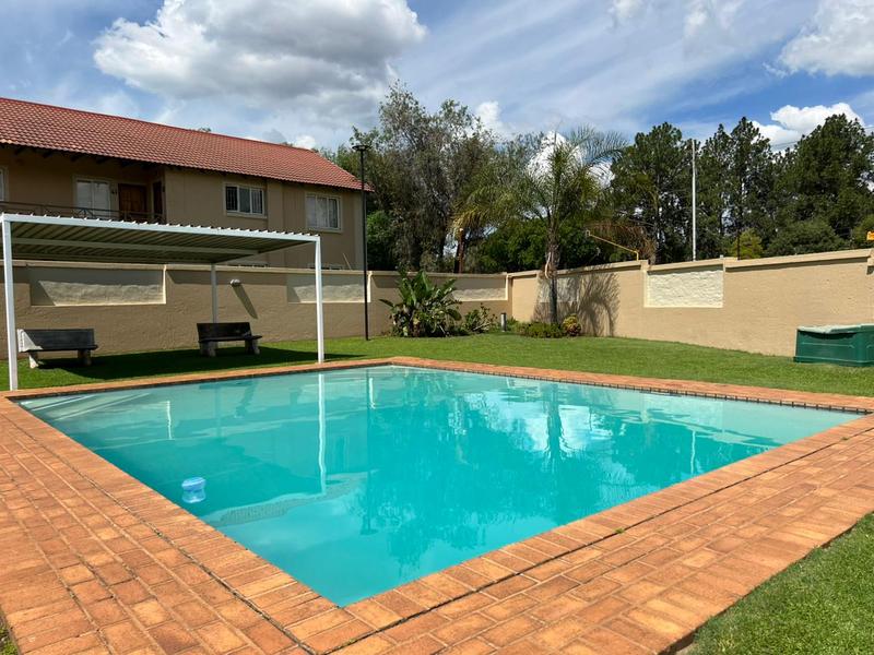 2 Bedroom Property for Sale in Die Hoewes Gauteng