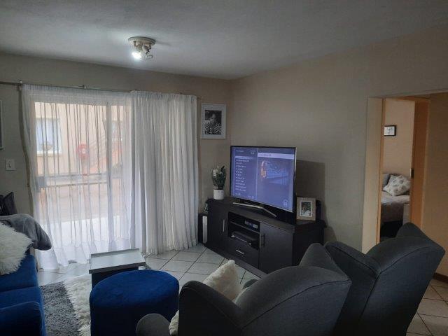 2 Bedroom Property for Sale in Die Hoewes Gauteng