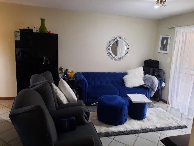 2 Bedroom Property for Sale in Die Hoewes Gauteng