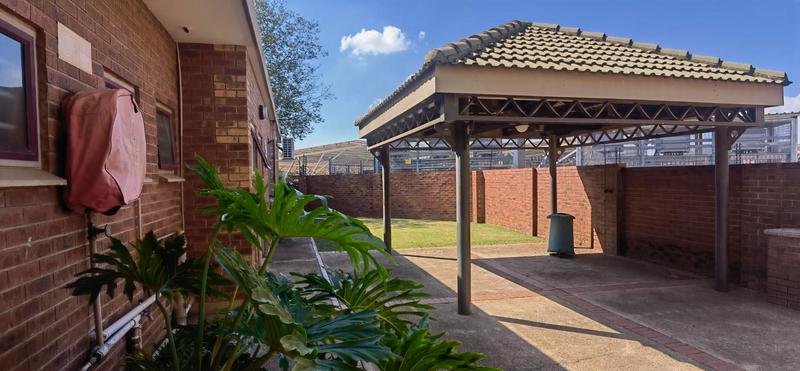 To Let commercial Property for Rent in Die Hoewes Gauteng