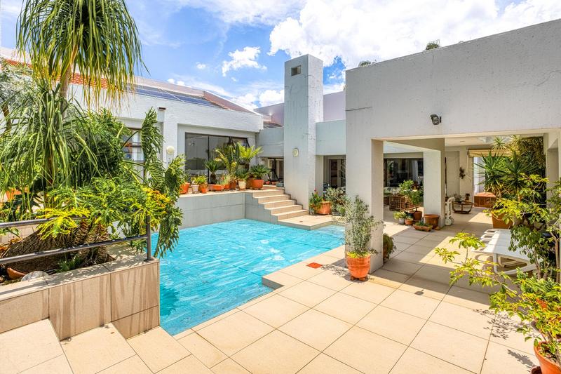 5 Bedroom Property for Sale in Benmore Gardens Gauteng