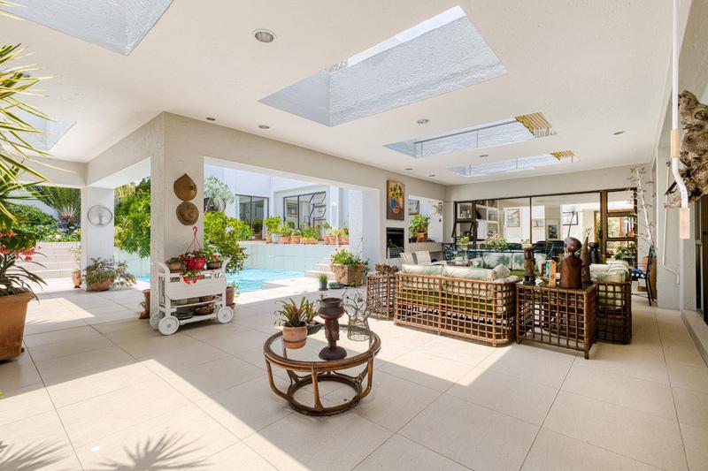 5 Bedroom Property for Sale in Benmore Gardens Gauteng