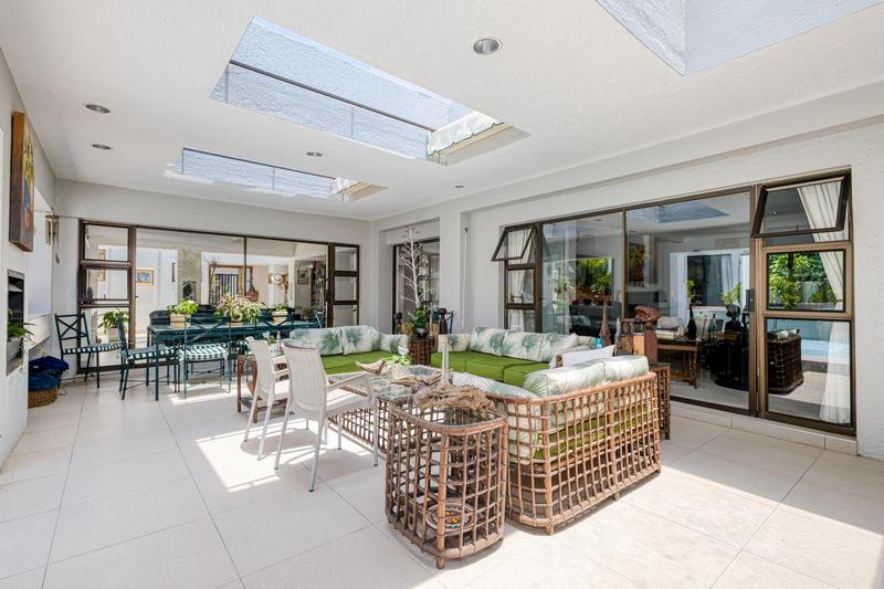 5 Bedroom Property for Sale in Benmore Gardens Gauteng