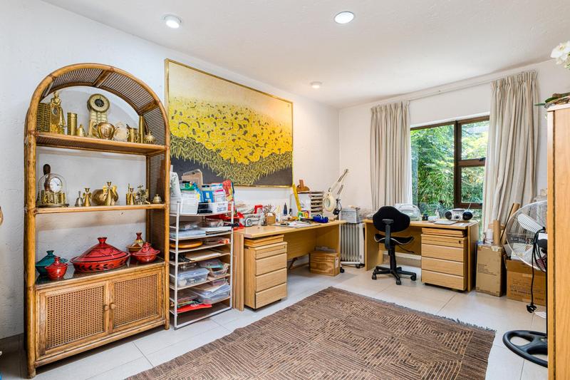 5 Bedroom Property for Sale in Benmore Gardens Gauteng