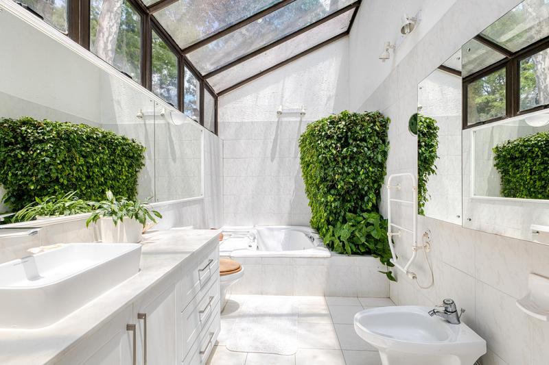 5 Bedroom Property for Sale in Benmore Gardens Gauteng