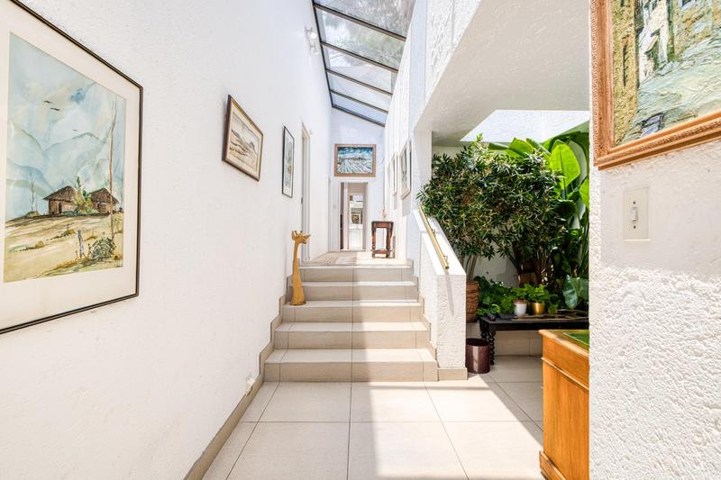 5 Bedroom Property for Sale in Benmore Gardens Gauteng