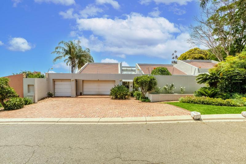 5 Bedroom Property for Sale in Benmore Gardens Gauteng