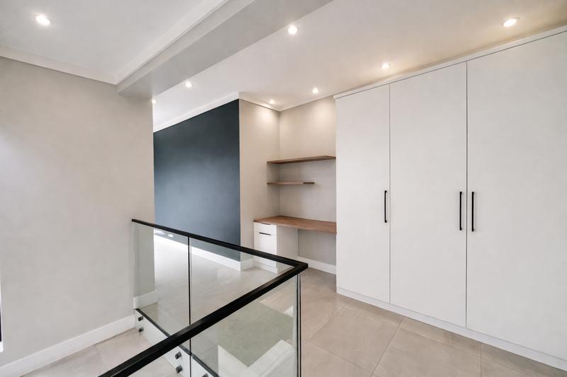 5 Bedroom Property for Sale in Midstream Ridge Gauteng