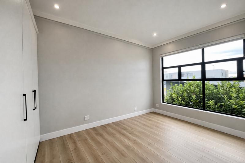 5 Bedroom Property for Sale in Midstream Ridge Gauteng