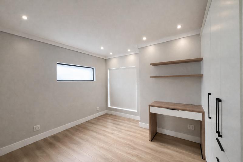 5 Bedroom Property for Sale in Midstream Ridge Gauteng