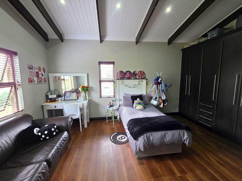 4 Bedroom Property for Sale in Glen Marais Gauteng