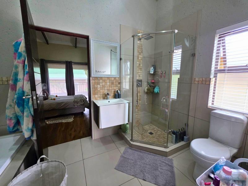 4 Bedroom Property for Sale in Glen Marais Gauteng