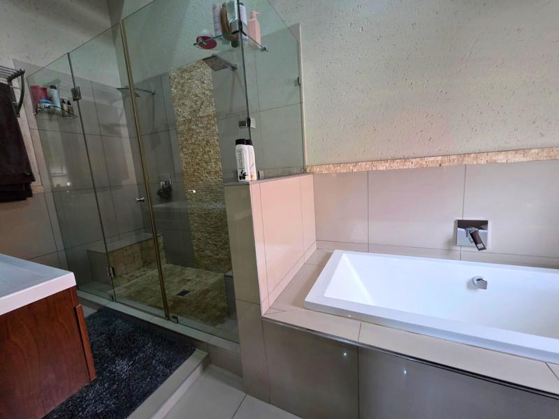 4 Bedroom Property for Sale in Glen Marais Gauteng