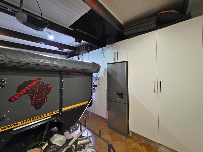 4 Bedroom Property for Sale in Glen Marais Gauteng